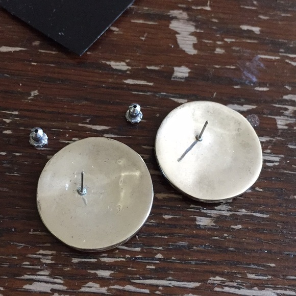 Mother of Pearl inlaid pierced earrings - Picture 4 of 5